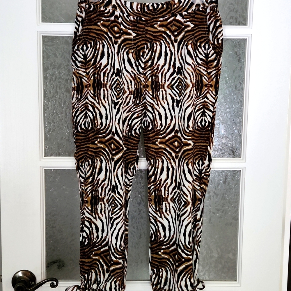 2/25$***Animal Print Flowy Cropped Pants